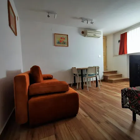Apartment With Garden In The City Center *
