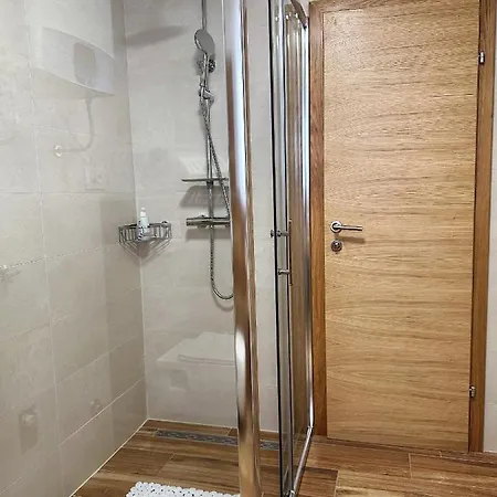 Apartment With Garden In The City Center Pula