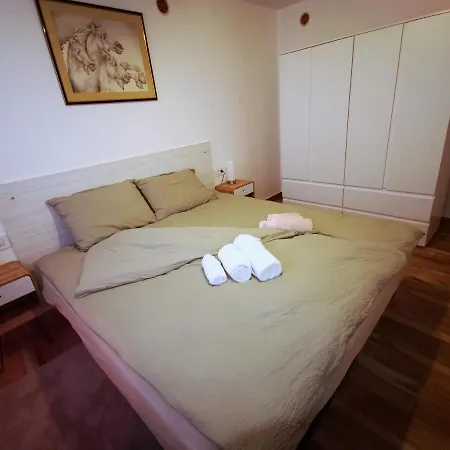 Apartment With Garden In The City Center *