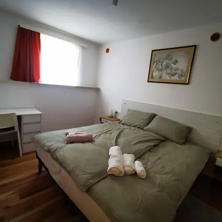 Apartment With Garden In The City Center Pula