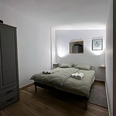 Apartment With Garden In The City Center Pula