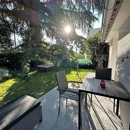 With Garden In The City Center Apartment Pula