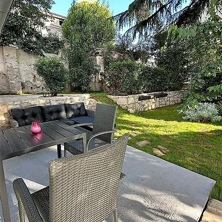 Apartment With Garden In The City Center