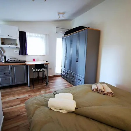 Apartment With Garden In The City Center *